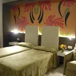 Lily Hotel