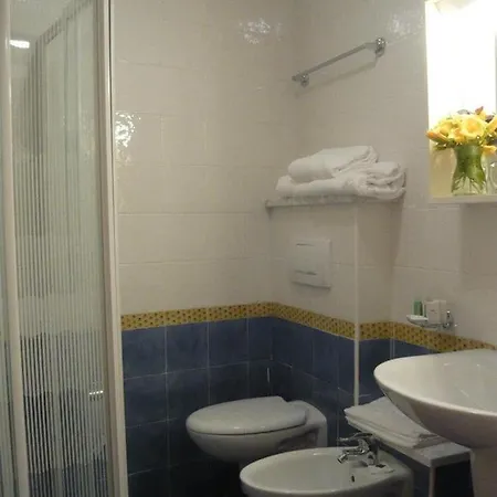 Lily Hotel 3*